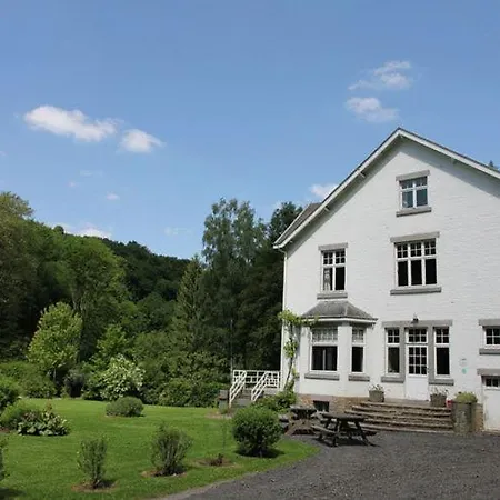 Cozy Near Forest In Villa *